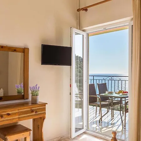 Apartmán Swimming Pool And Sea View On